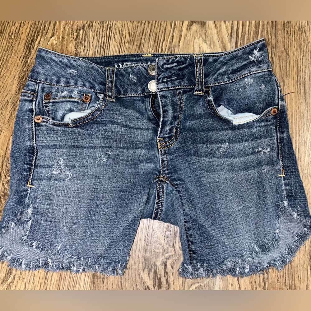 American Eagle Distressed Denim shorts 😀 size 0
